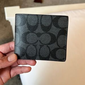 Men’s Slim Billfold Signature Wallet